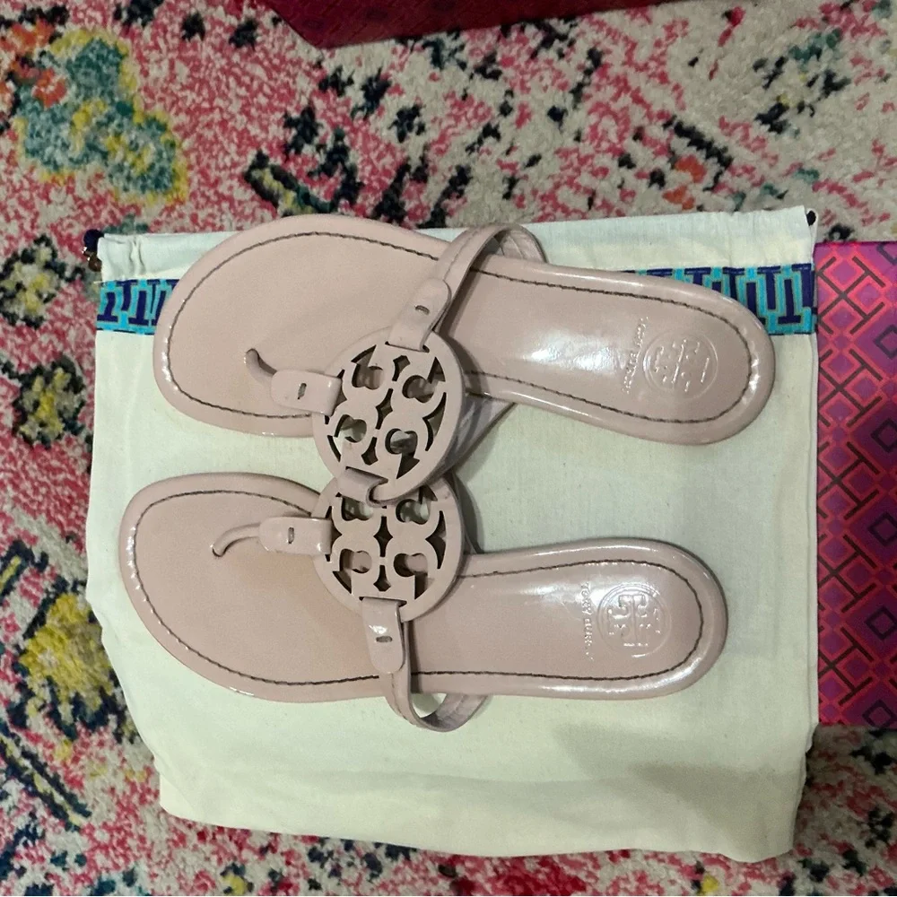 Tory Burch SEASHELL Pink Sandals - Picture 2 of 5